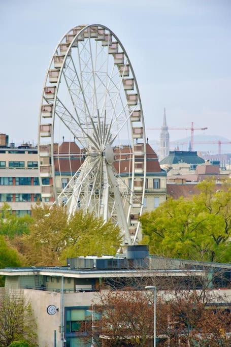 Premium Apartment By Hi - Central 2 Bedroom - Best View Budapest Esterno foto