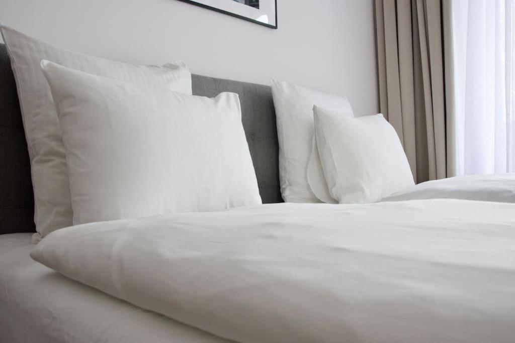 Premium Apartment By Hi - Central 2 Bedroom - Best View Budapest Esterno foto