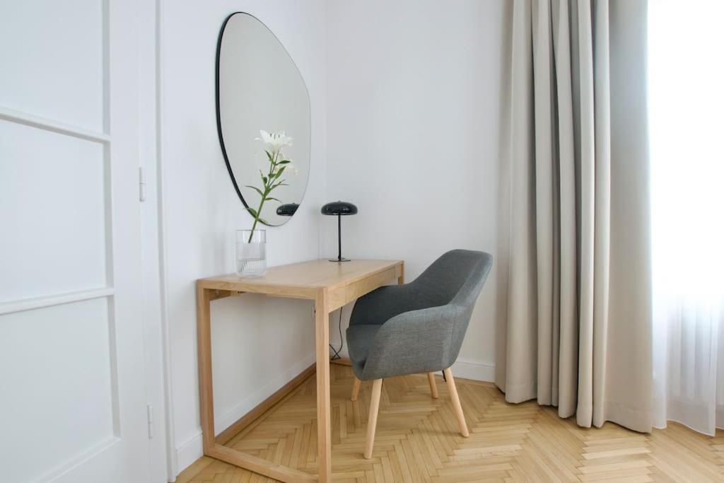 Premium Apartment By Hi - Central 2 Bedroom - Best View Budapest Esterno foto