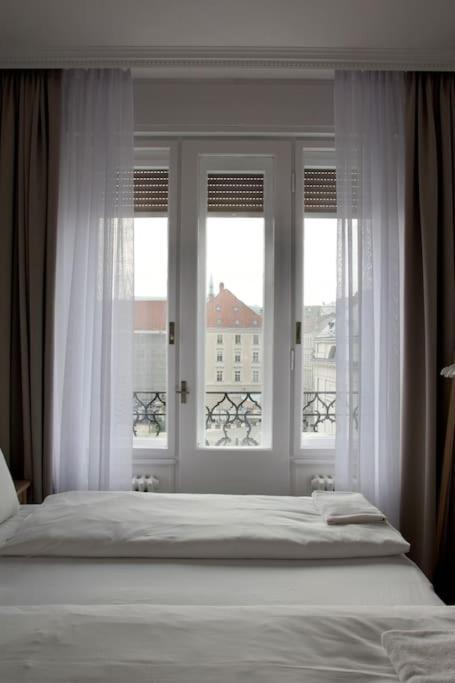 Premium Apartment By Hi - Central 2 Bedroom - Best View Budapest Esterno foto