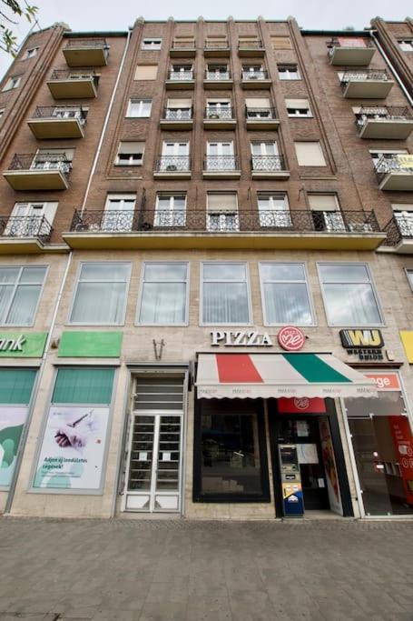 Premium Apartment By Hi - Central 2 Bedroom - Best View Budapest Esterno foto
