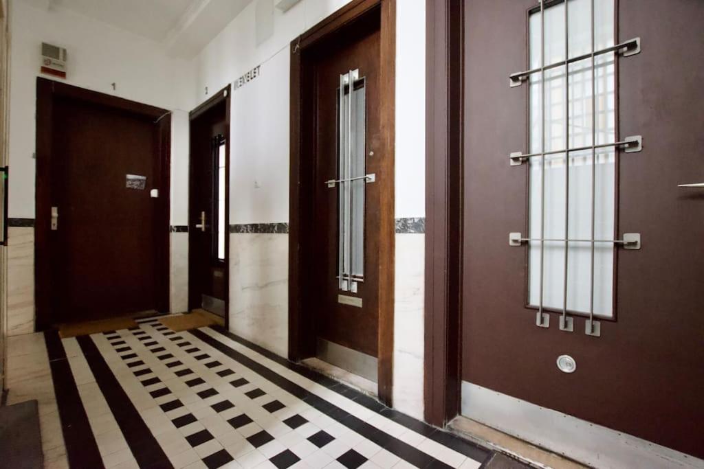Premium Apartment By Hi - Central 2 Bedroom - Best View Budapest Esterno foto