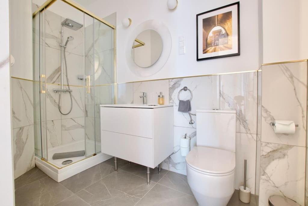 Premium Apartment By Hi - Central 2 Bedroom - Best View Budapest Esterno foto